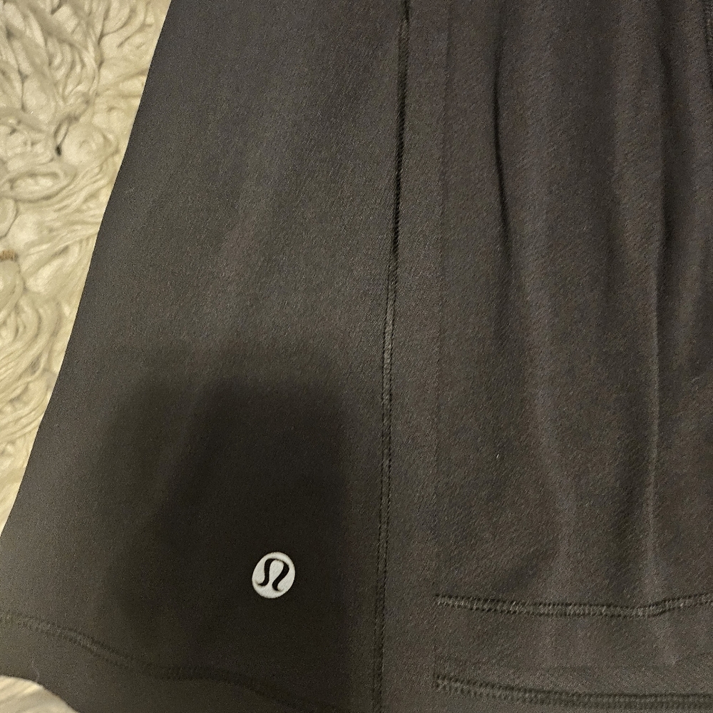 Lululemon top super cute size 4 - Picture 5 of 6